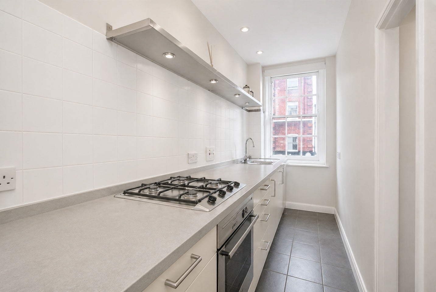 Flat Kensington Church Street in Greater London