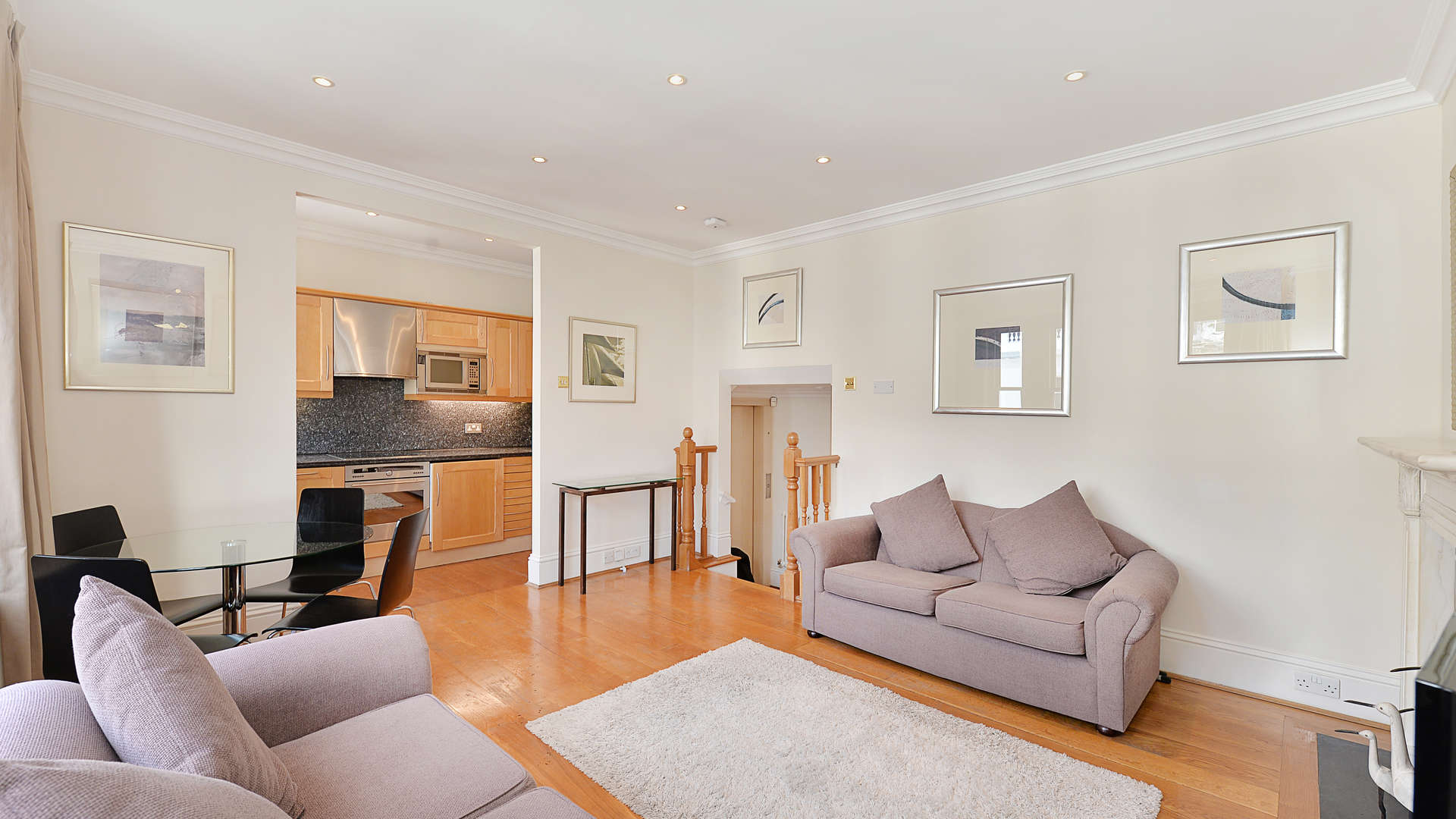 Flat Hollywood Road in Greater London