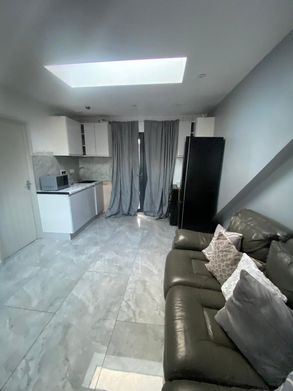 Flat Homefield Gardens in Greater London