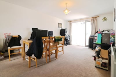 Flat Long Wood Avenue in Slough