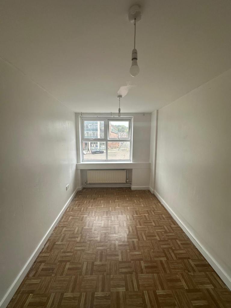 Flat Dunstable Road in Luton