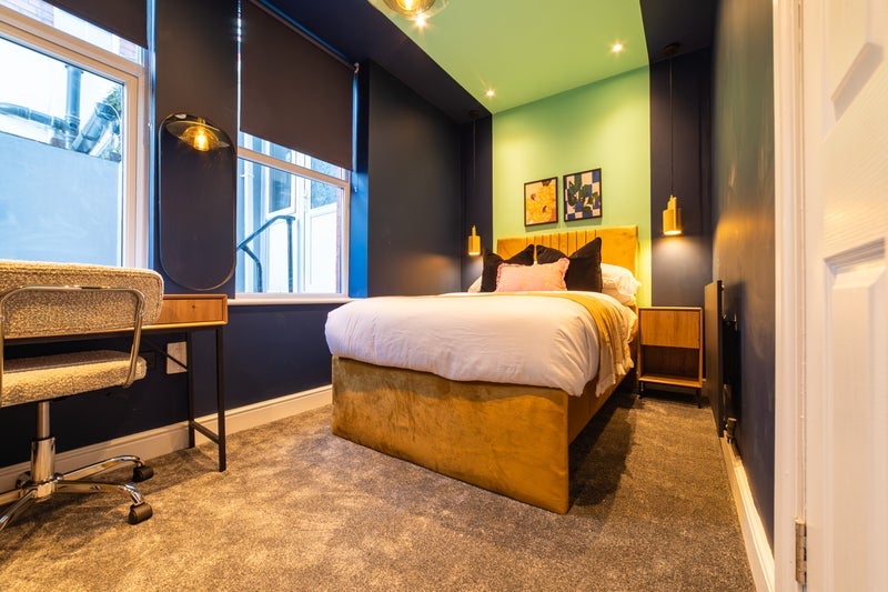 Room Llandaff Road in Cardiff