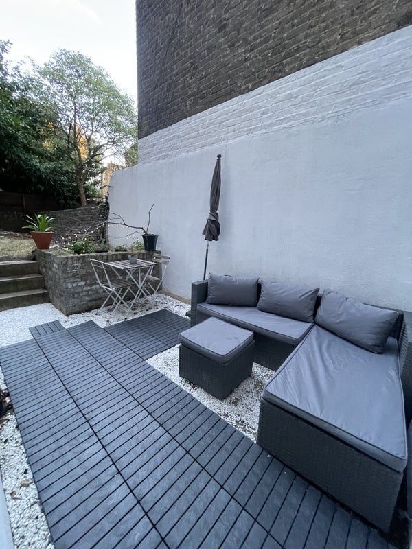 Room Shepherds Bush Road in Greater London