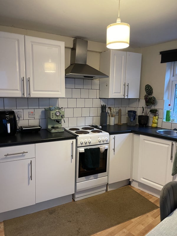 Room Shepherds Bush Road in Greater London