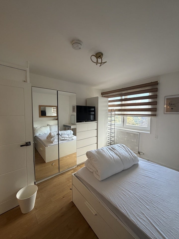 Room Sanctuary Street in Greater London