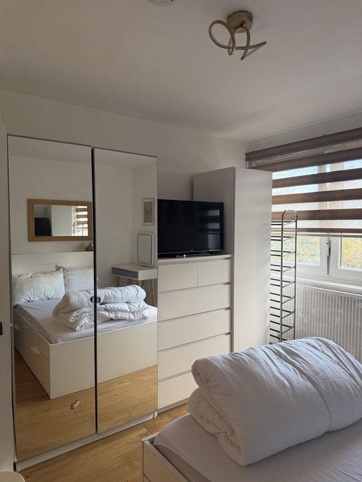 Room Sanctuary Street in Greater London