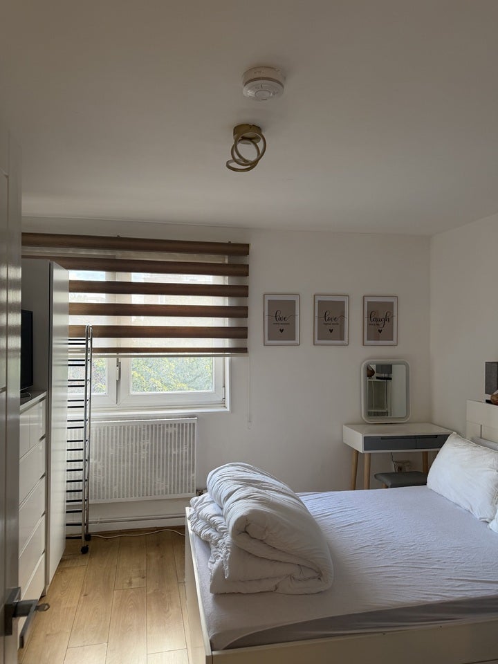 Room Sanctuary Street in Greater London