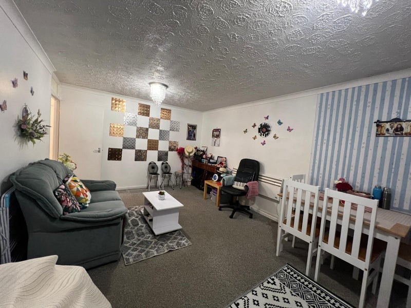 Flat Forsythia Close in Chelmsford