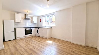 Flat Milliners Way in Luton