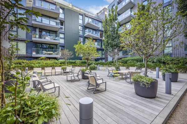 Flat Hawthorne Crescent in Greater London