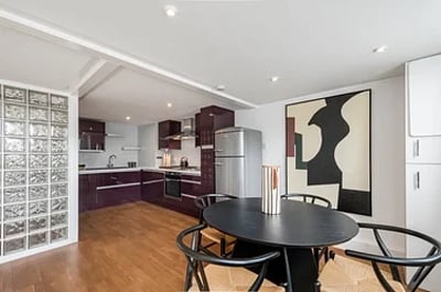 Flat Trinity Gardens in Greater London