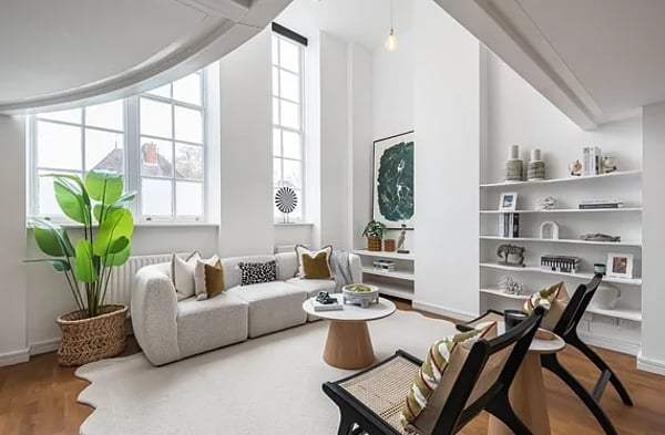 Flat Trinity Gardens in Greater London