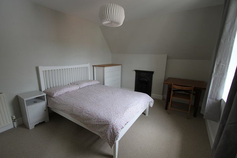 Room Warwick Road in Bristol