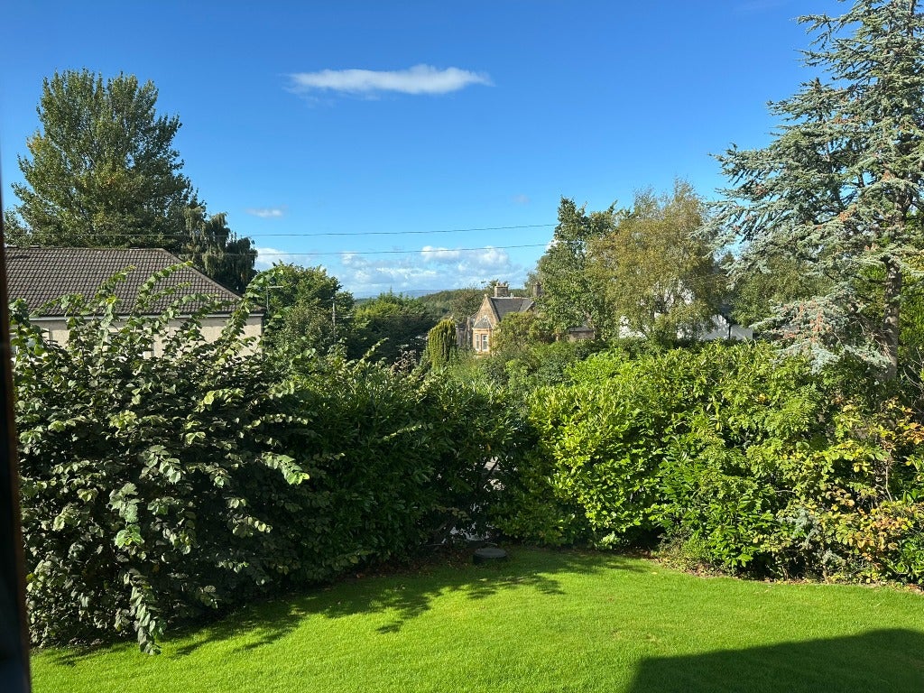 Flat Bemersyde Avenue in Glasgow
