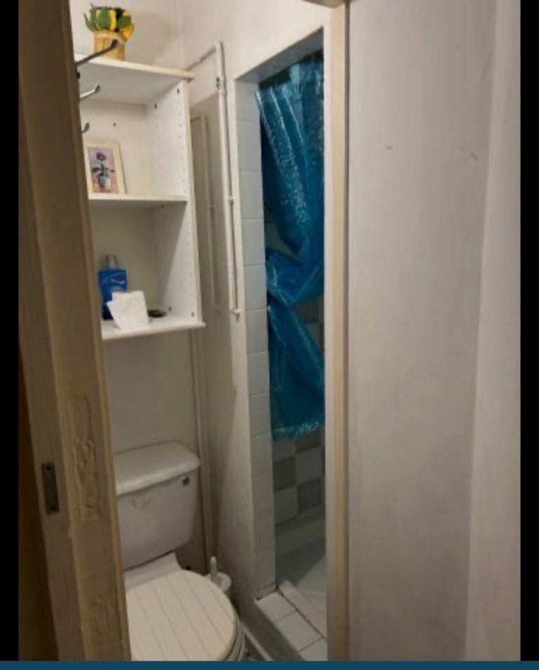Room Sheldrick Close in Greater London