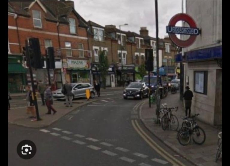 Room Sheldrick Close in Greater London