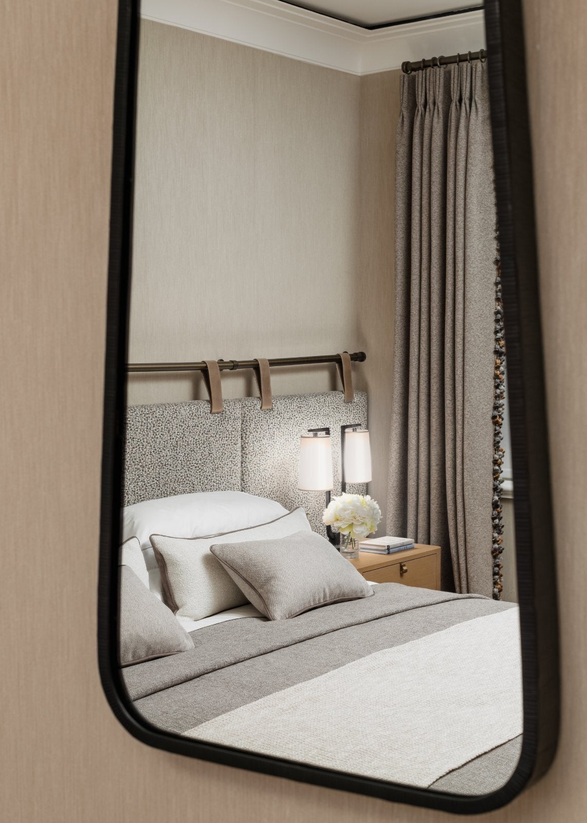 Flat Pont Street in Greater London
