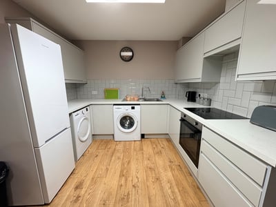 Flat Gloucester Road in Patchway