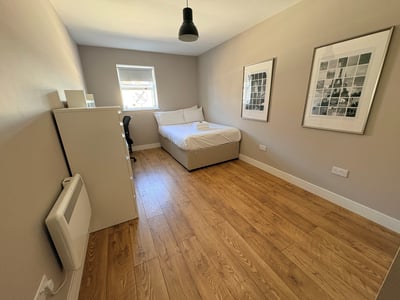 Flat Gloucester Road in Patchway