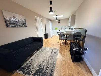 Flat Gloucester Road in Patchway