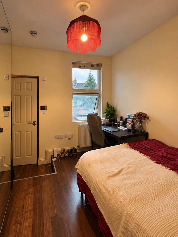 Room St Mary's Road in Greater London
