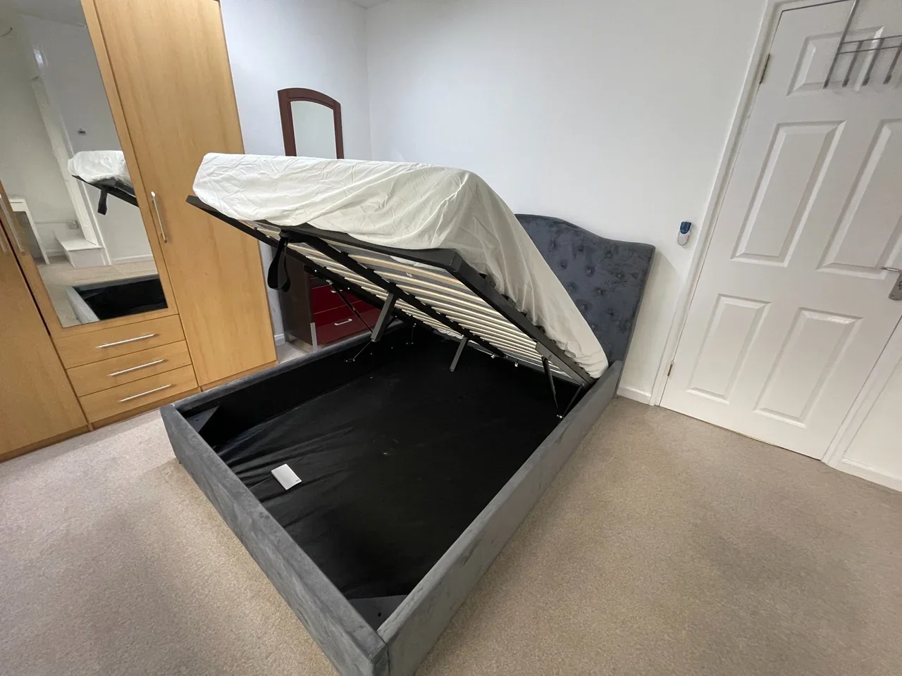 Room Muchelney Road in Greater London