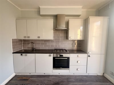 Flat Dowanhill Road in Greater London