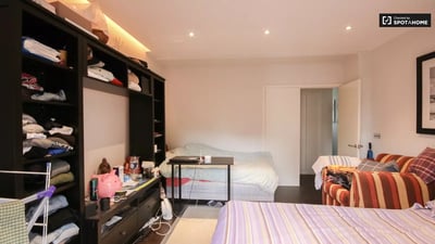 Flat Tennyson Street in Greater London