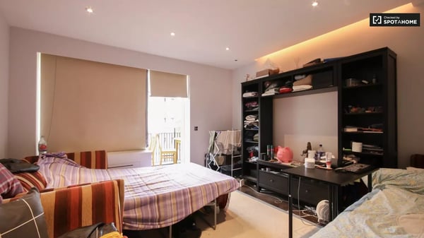 Flat Tennyson Street in Greater London