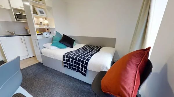 Room Daisy Walk in Sheffield