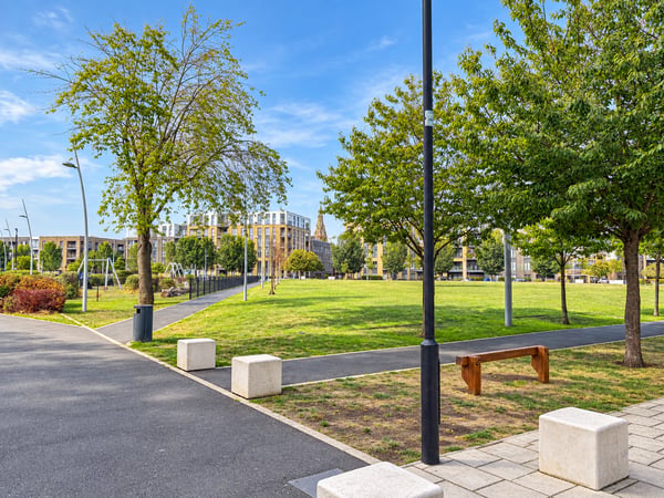 Flat Crawshay Road in Greater London