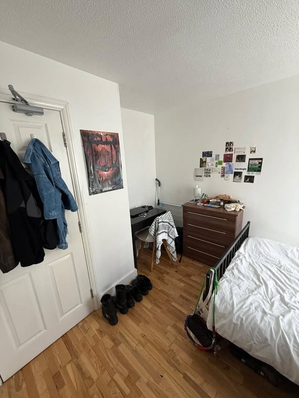 Room Evenwood Close in Greater London