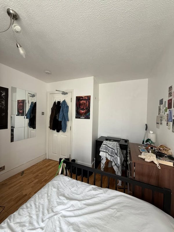Room Evenwood Close in Greater London