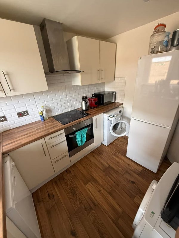Room Evenwood Close in Greater London