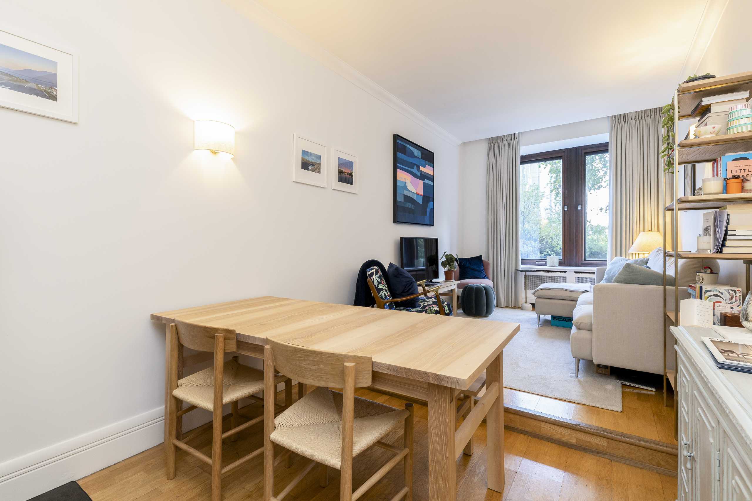 Flat Belvedere Road in Greater London