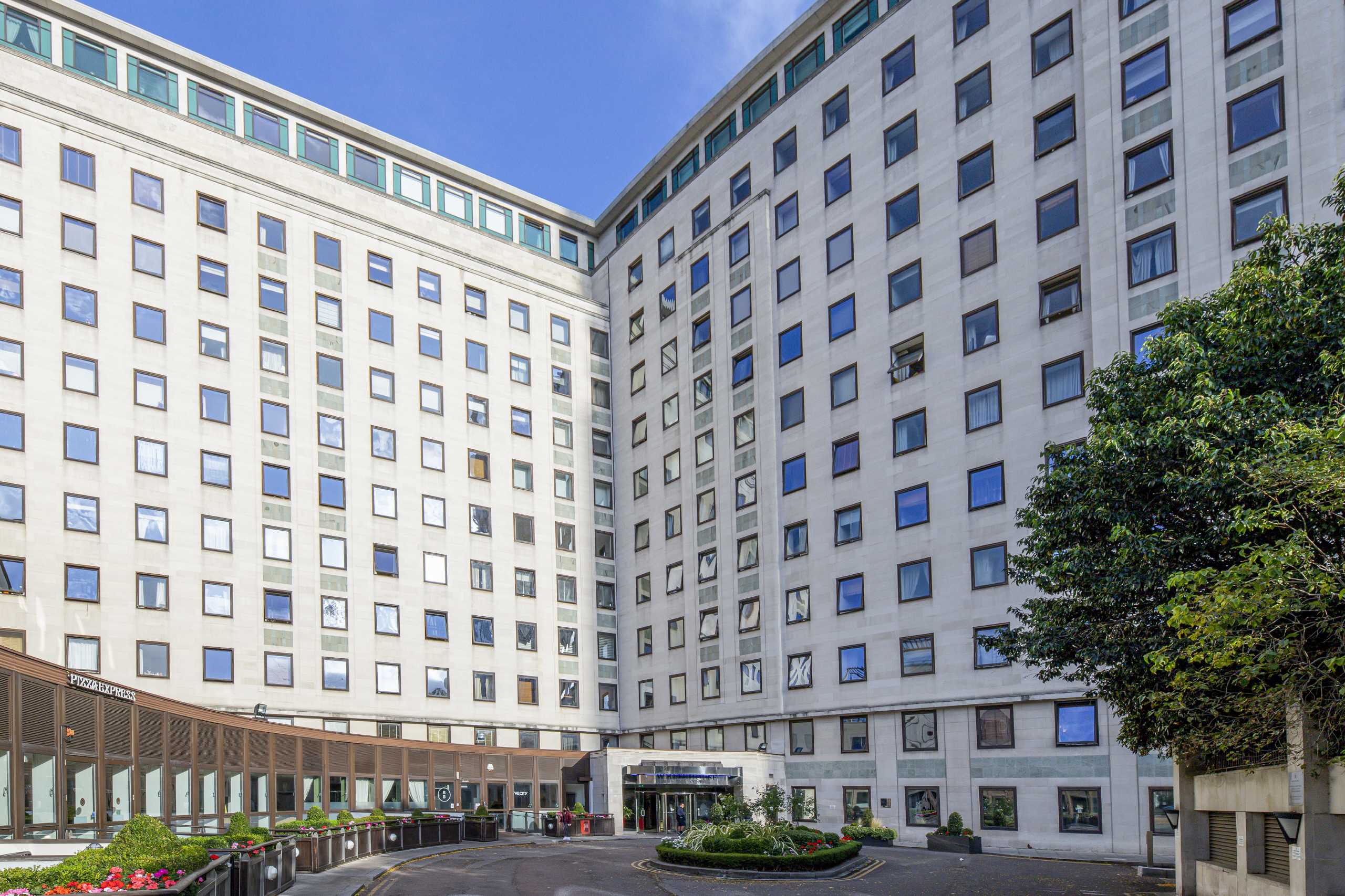 Flat Belvedere Road in Greater London