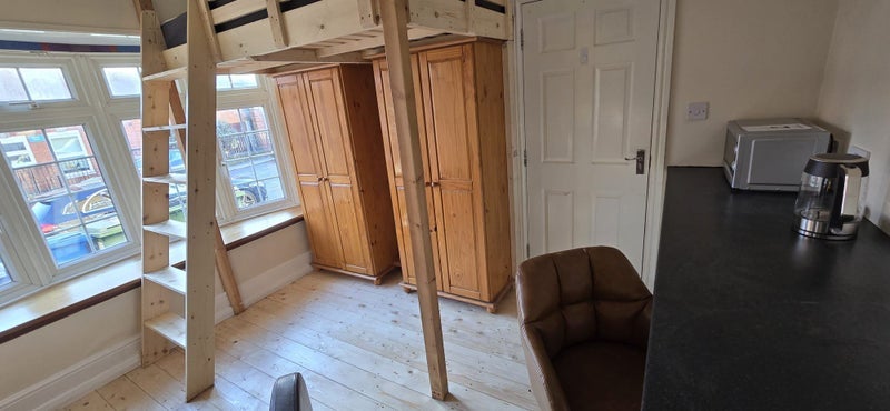Room Plough Way in Greater London