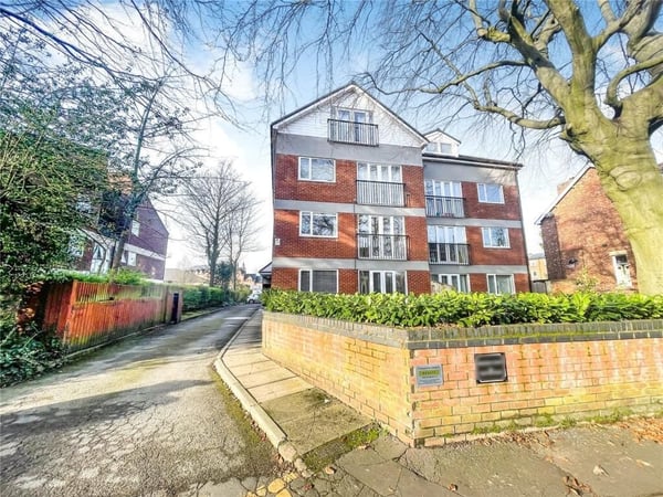 Flat Parsonage Road in Manchester