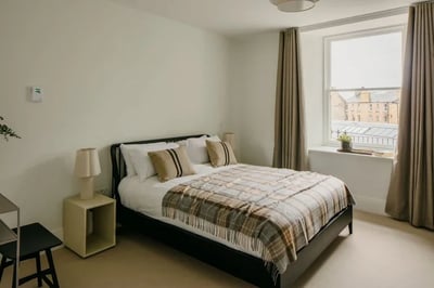 Flat Claremont Crescent in City of Edinburgh