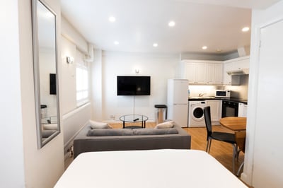 Flat Sloane Avenue in Greater London