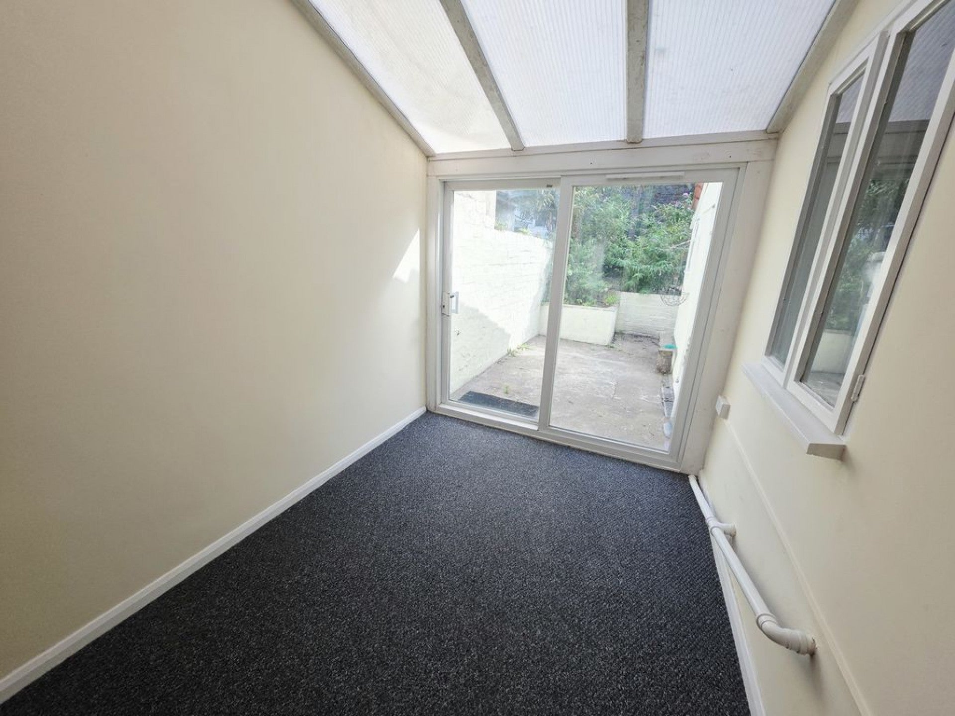 Flat Robertson Road in Bristol