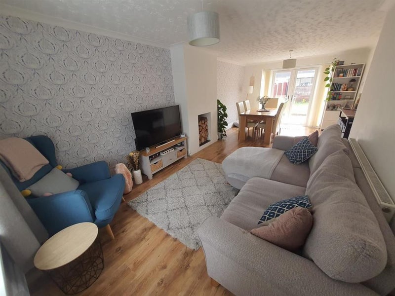 Room Thistledown Road in Nottingham
