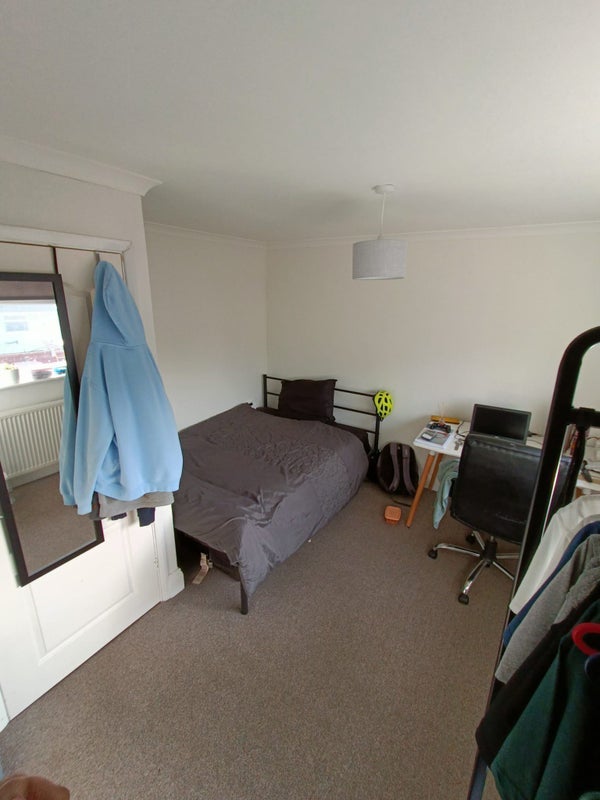 Room Thistledown Road in Nottingham