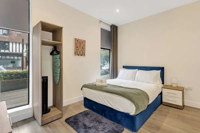 Flat Ewell Road in Greater London