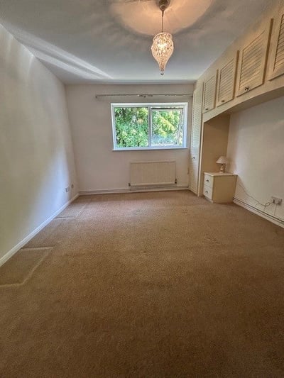 Flat Grandfield Avenue in Watford