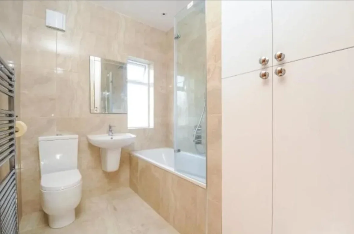 Flat Annandale Road in Greater London