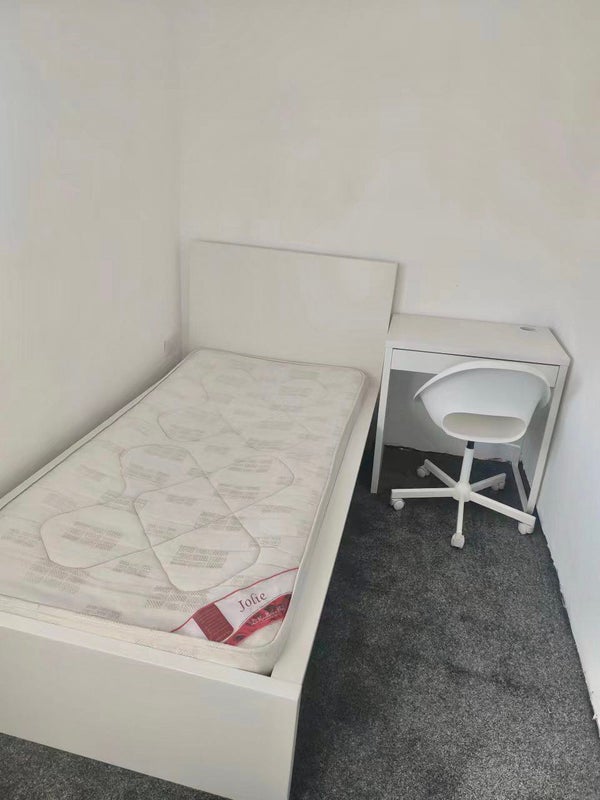 Room Birkin Avenue in Nottingham