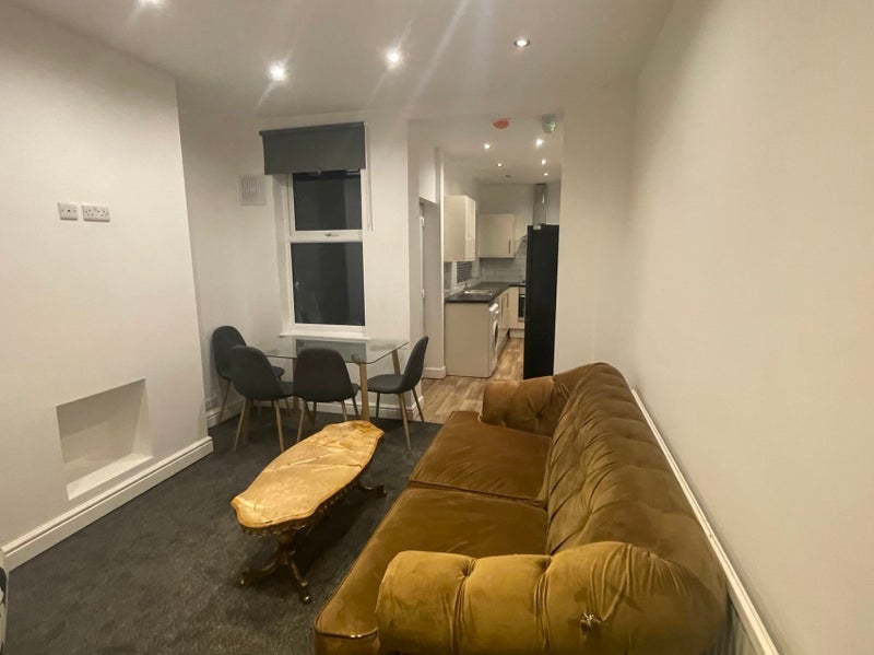 Room Birkin Avenue in Nottingham