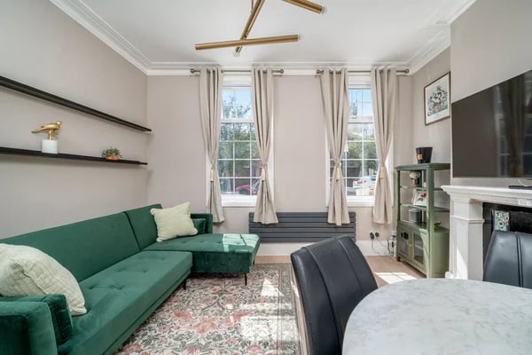 Flat Racton Road in Greater London