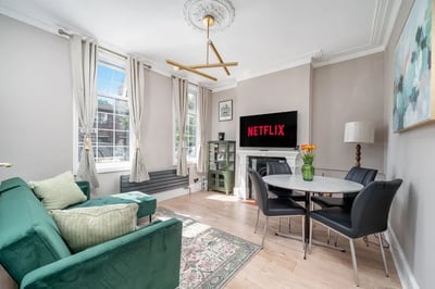 Flat Racton Road in Greater London